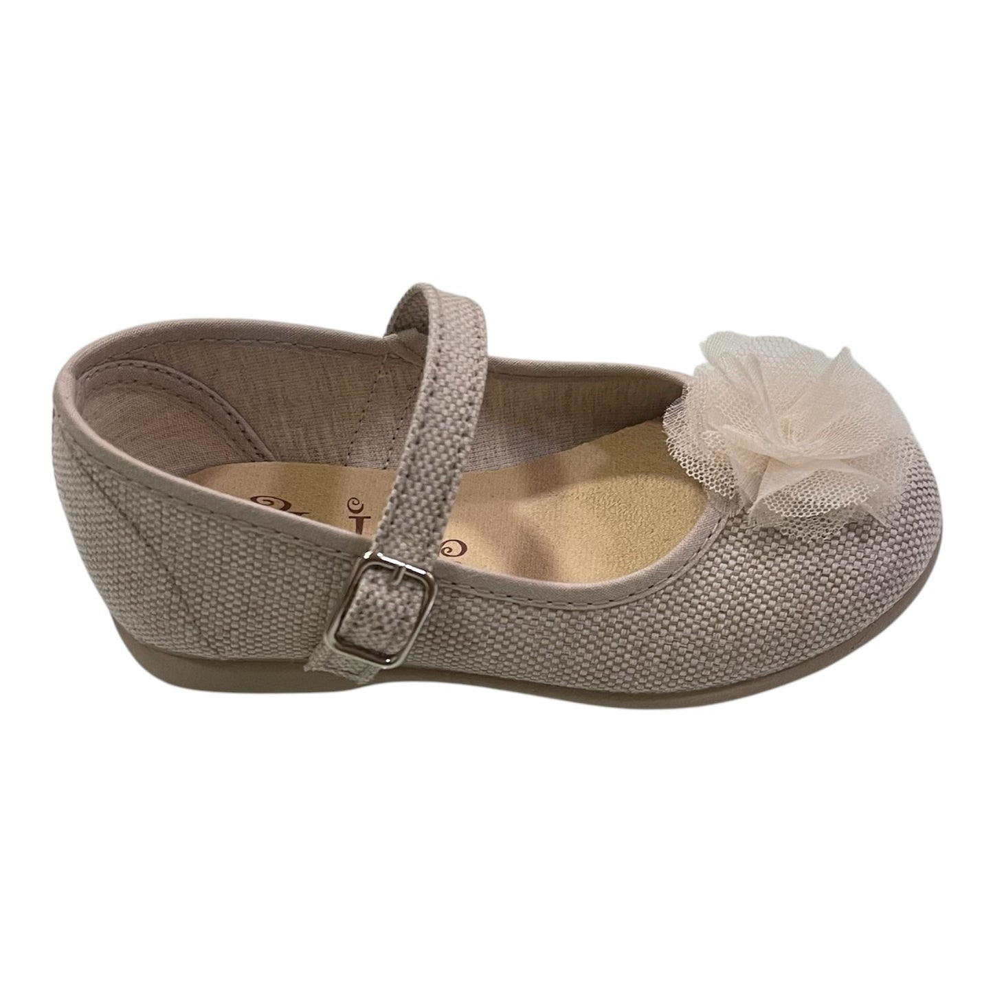 zapato salón de niña con hebilla y organza en beige - Tokolate