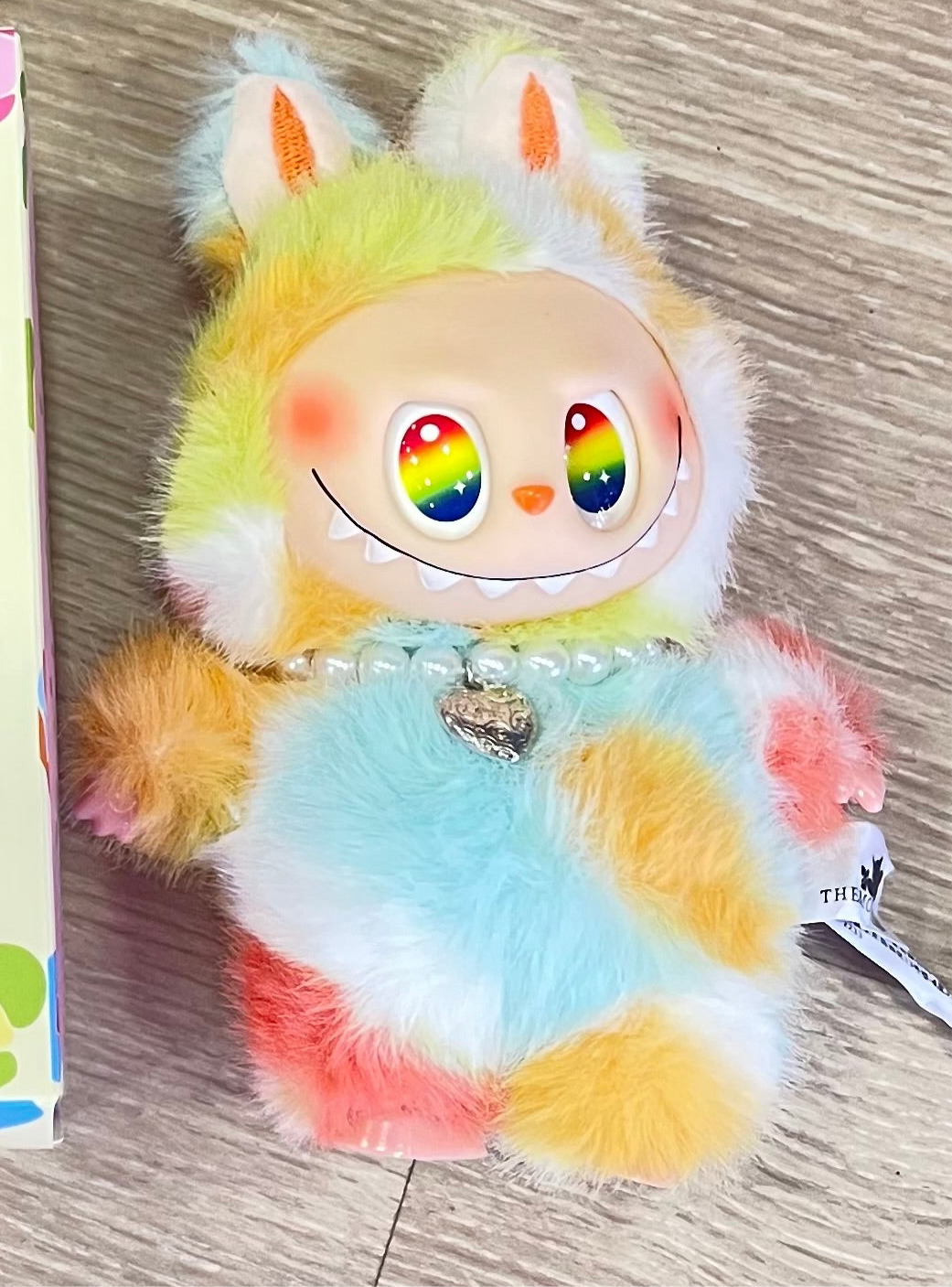 Caja misteriosa de Labubu de colores y algunos con collar