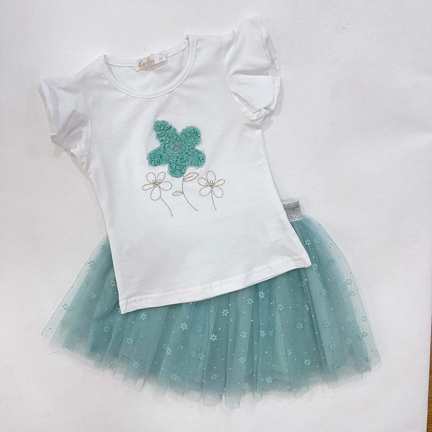 Conjunto niña camiseta blanco y falda en tul verde
