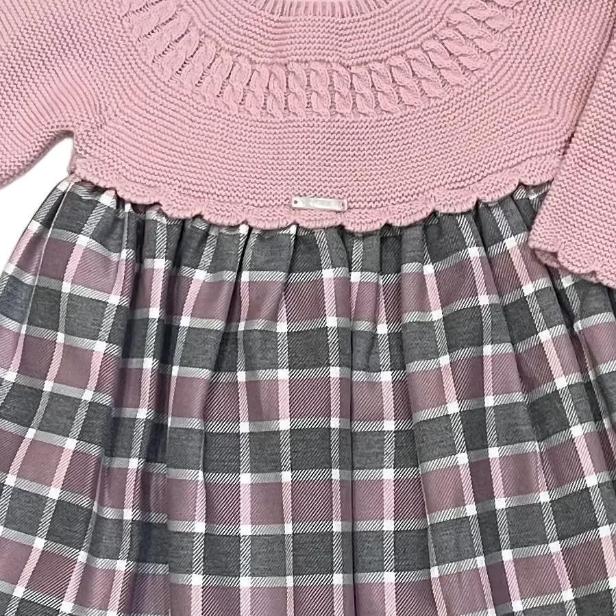 Vestido rosa con falda de cuadros 💕