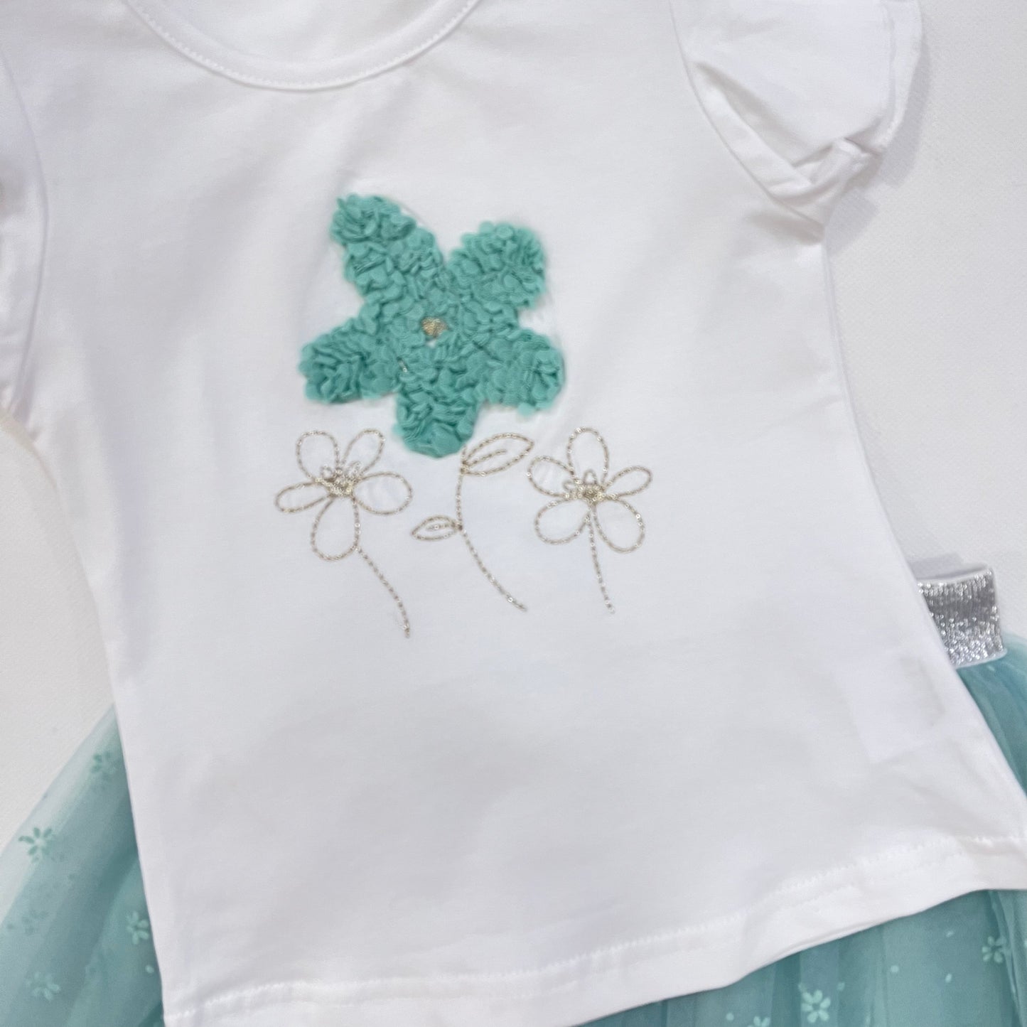 Conjunto niña camiseta blanco y falda en tul verde