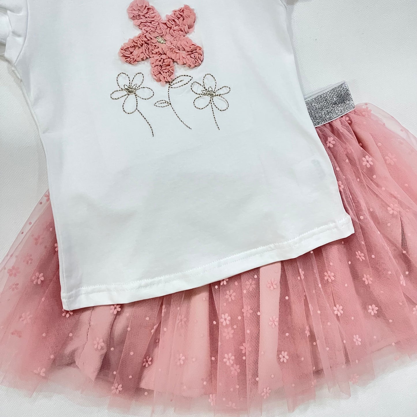 Conjunto niña camiseta blanco y falda en tul verde