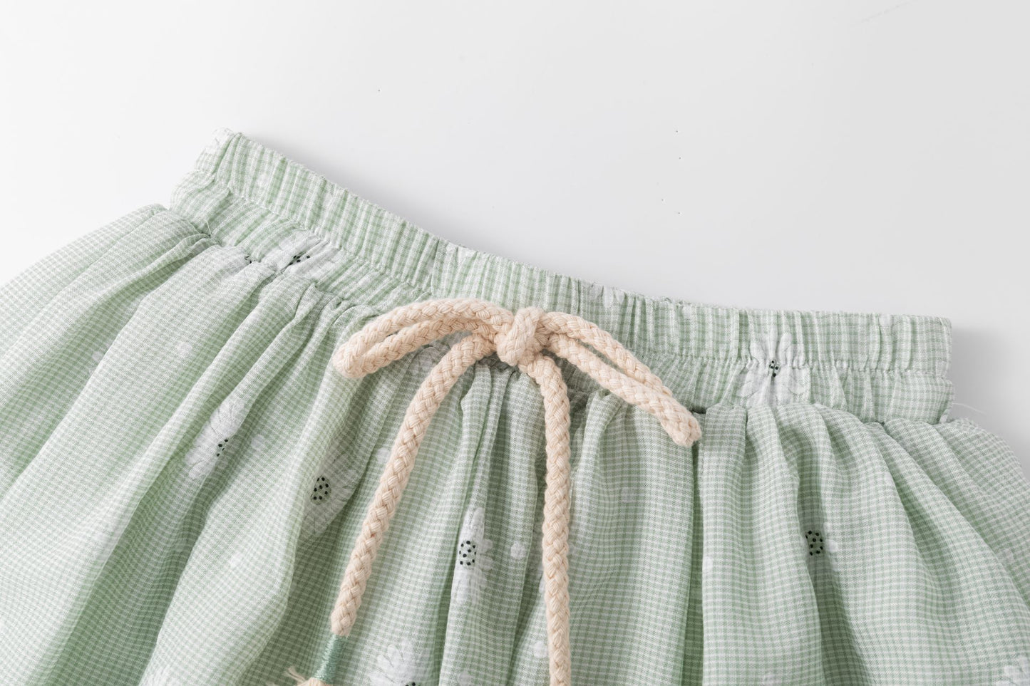 Conjunto de falda con flores verdes, con vuelo y camiseta - Newness