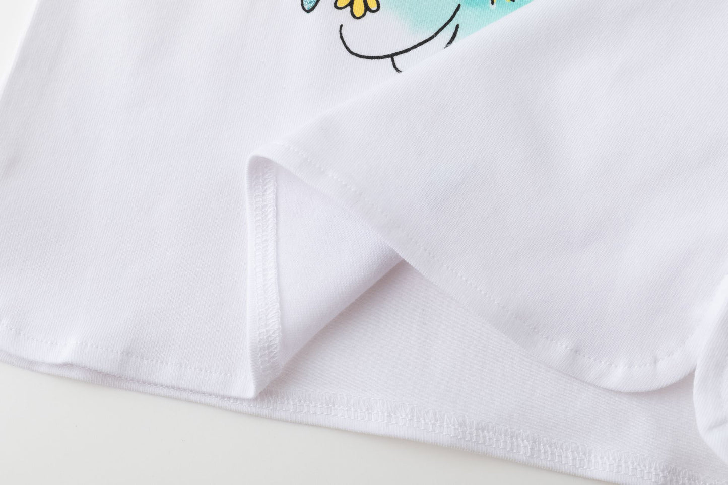 Camiseta de niña con estampado - Newness 2024 - Detalle 6 - Moda Infantil Chicle