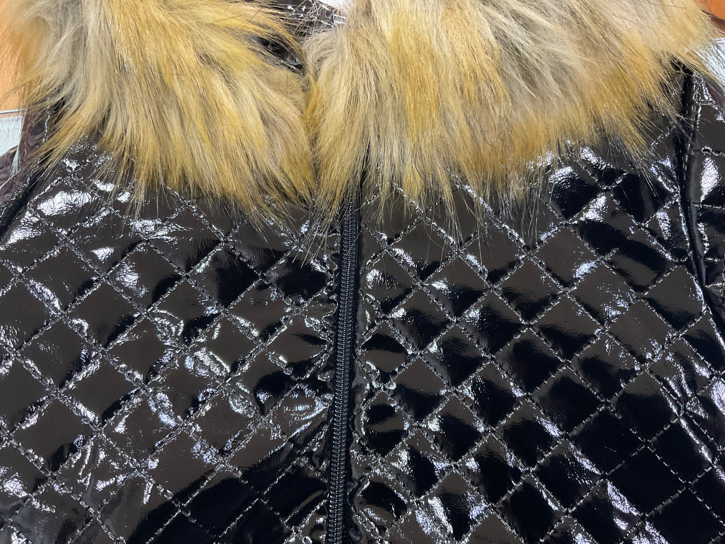 Chaquetón niña en negro - Basmarti invierno 2024 - Detalle 1 - Moda Infantil Chicle