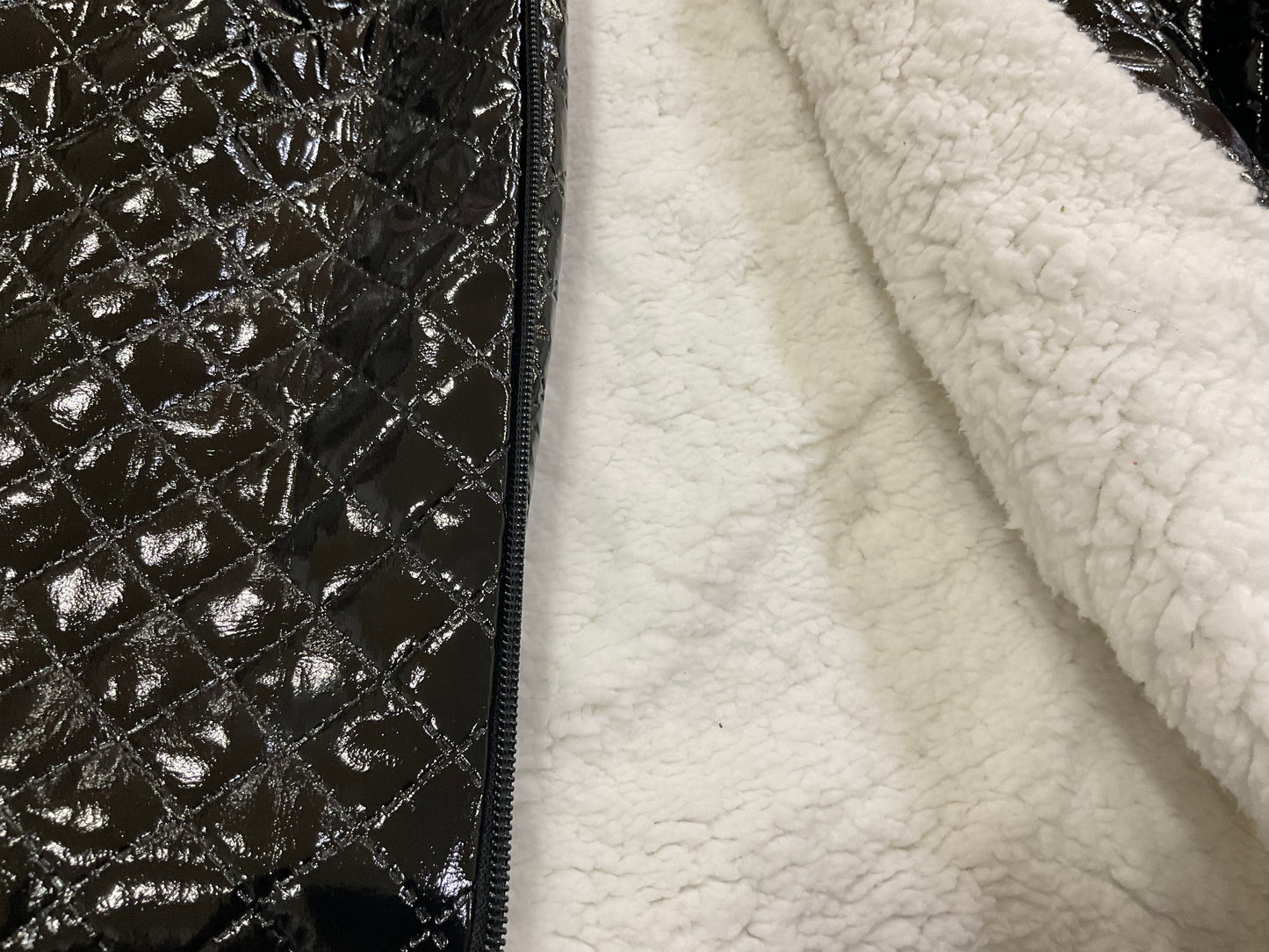 Chaquetón niña en negro - Basmarti invierno 2024 - Detalle 2 - Moda Infantil Chicle