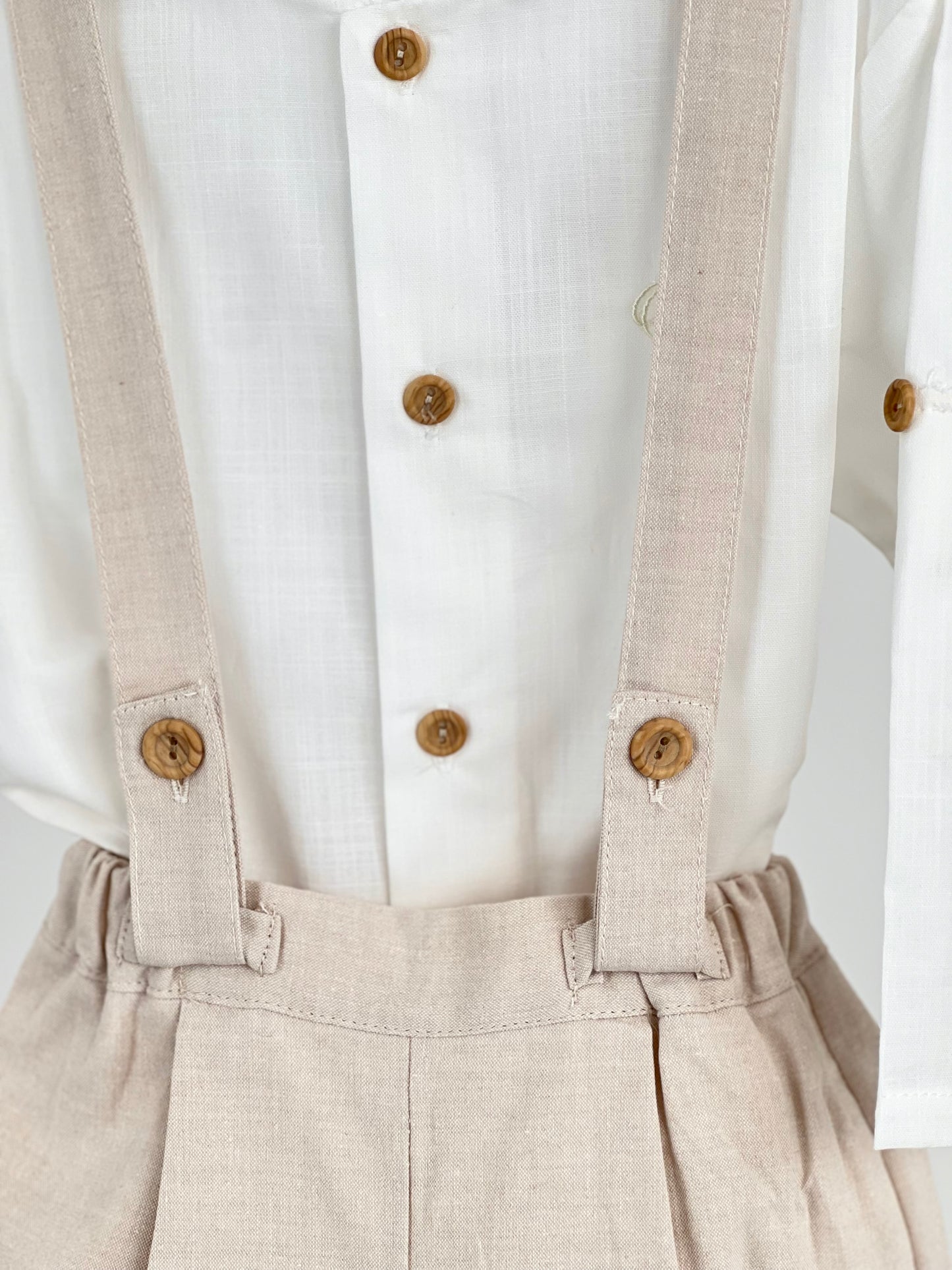 Conjunto de niño ceremonia en tostado - Coco Acqua - Detalle 1 - Moda Infantil Chicle