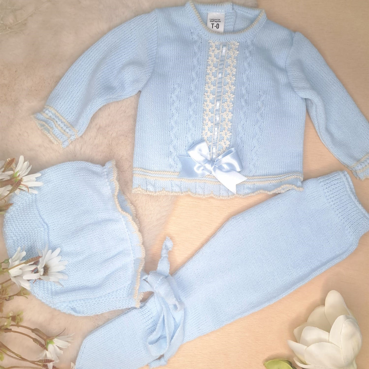 Conjunto de tres piezas en celeste con lazo - Frontal - Moda Infantil Chicle