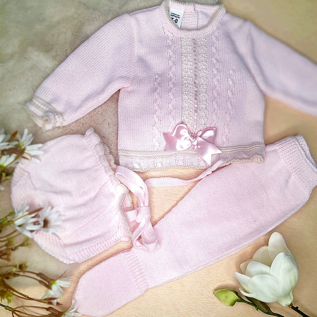Conjunto de tres piezas en rosa con lazo - Frontal - Moda Infantil Chicle