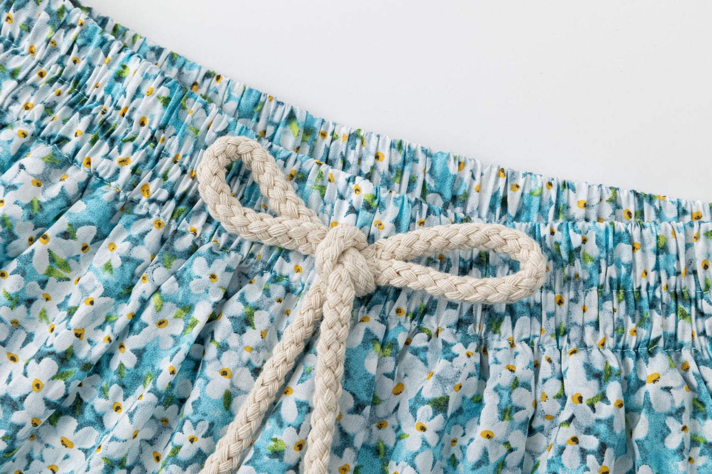 Falda de niña de flores de Newness 2024 - Detalle 2 - Moda Infantil Chicle
