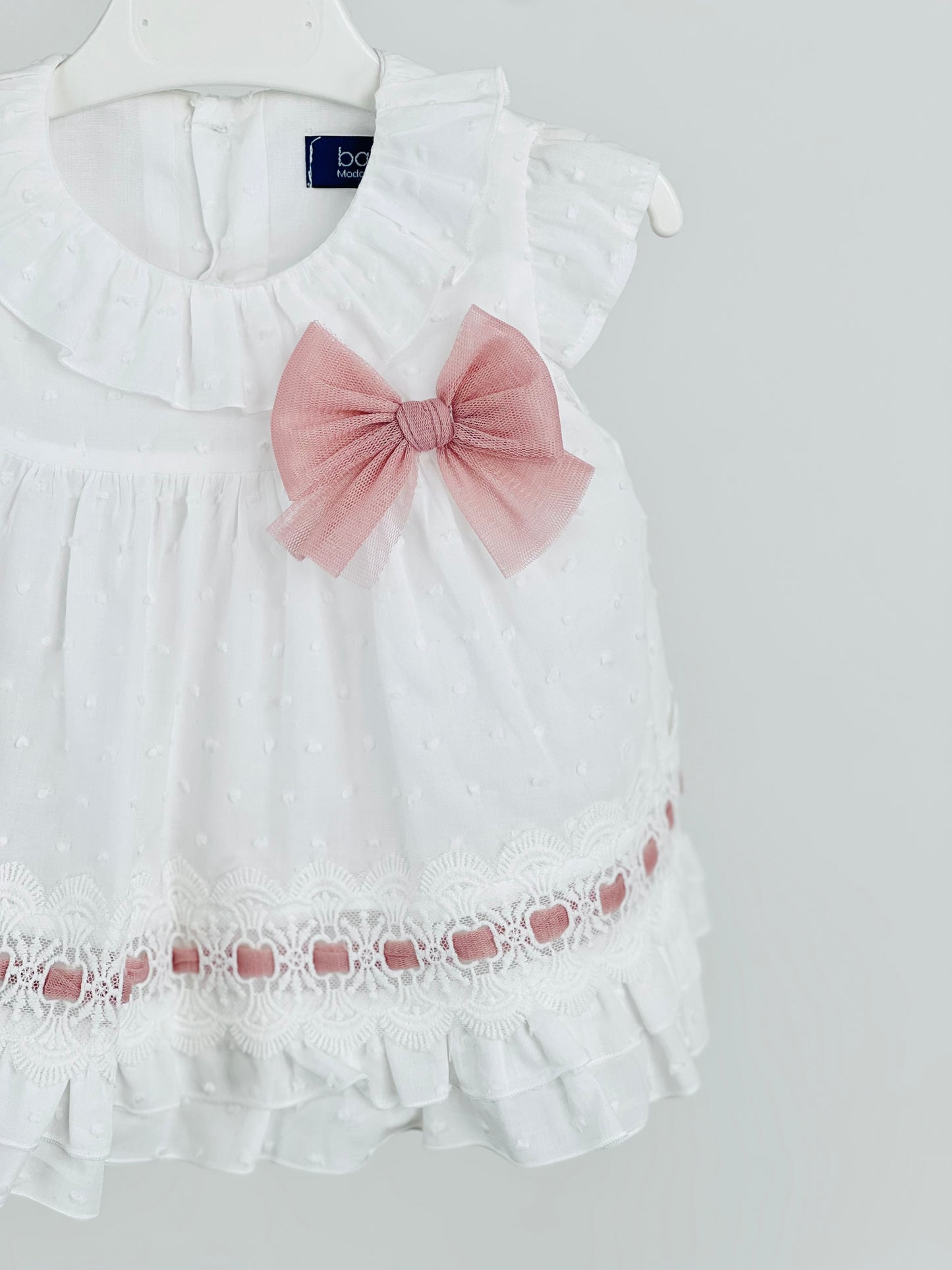 Jesusito con pasacintas - Basmarti 2025 - Detalle 1 - Moda Infantil Chicle