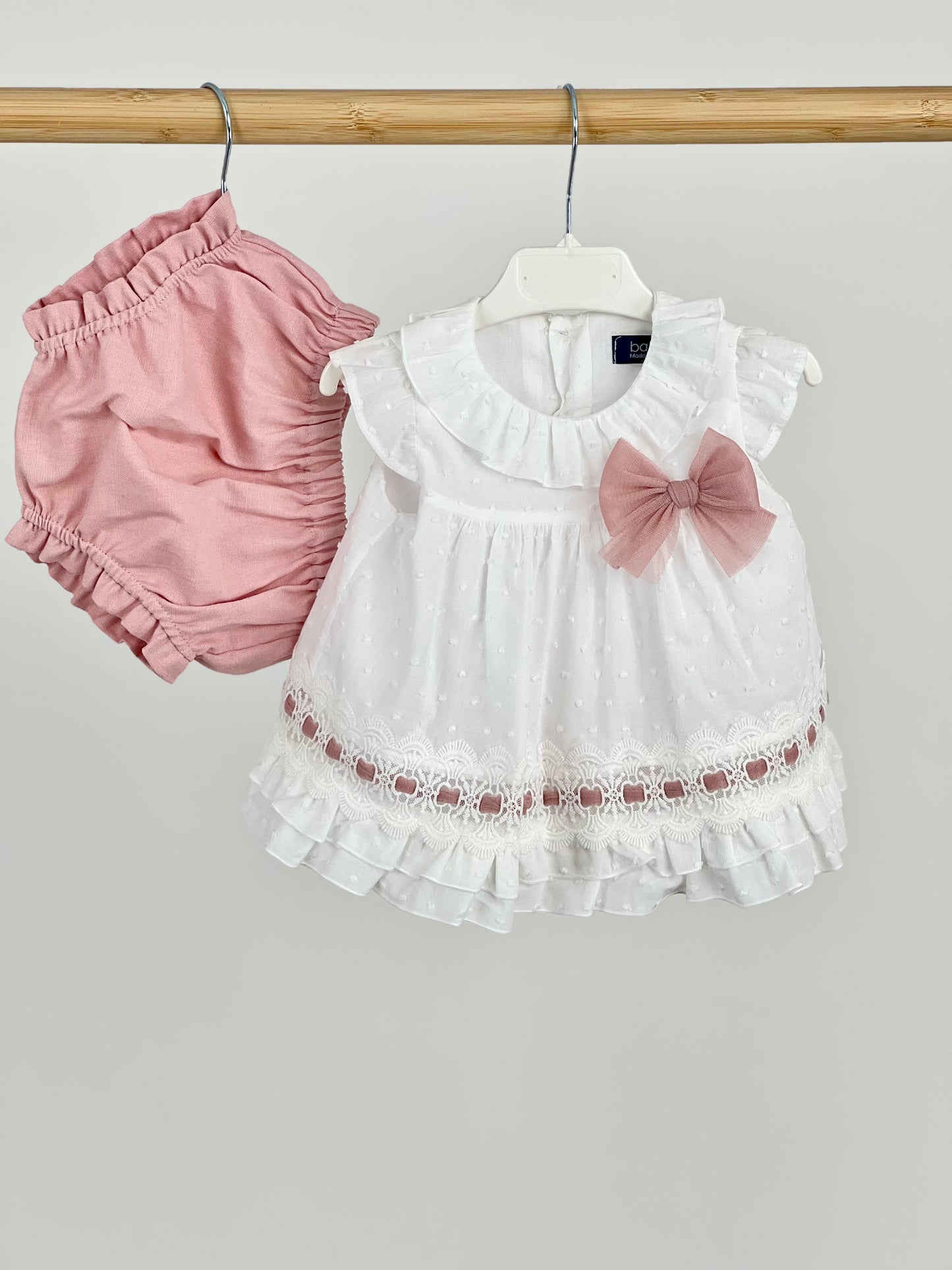 Jesusito con pasacintas - Basmarti 2025 - Detalle 3 - Moda Infantil Chicle