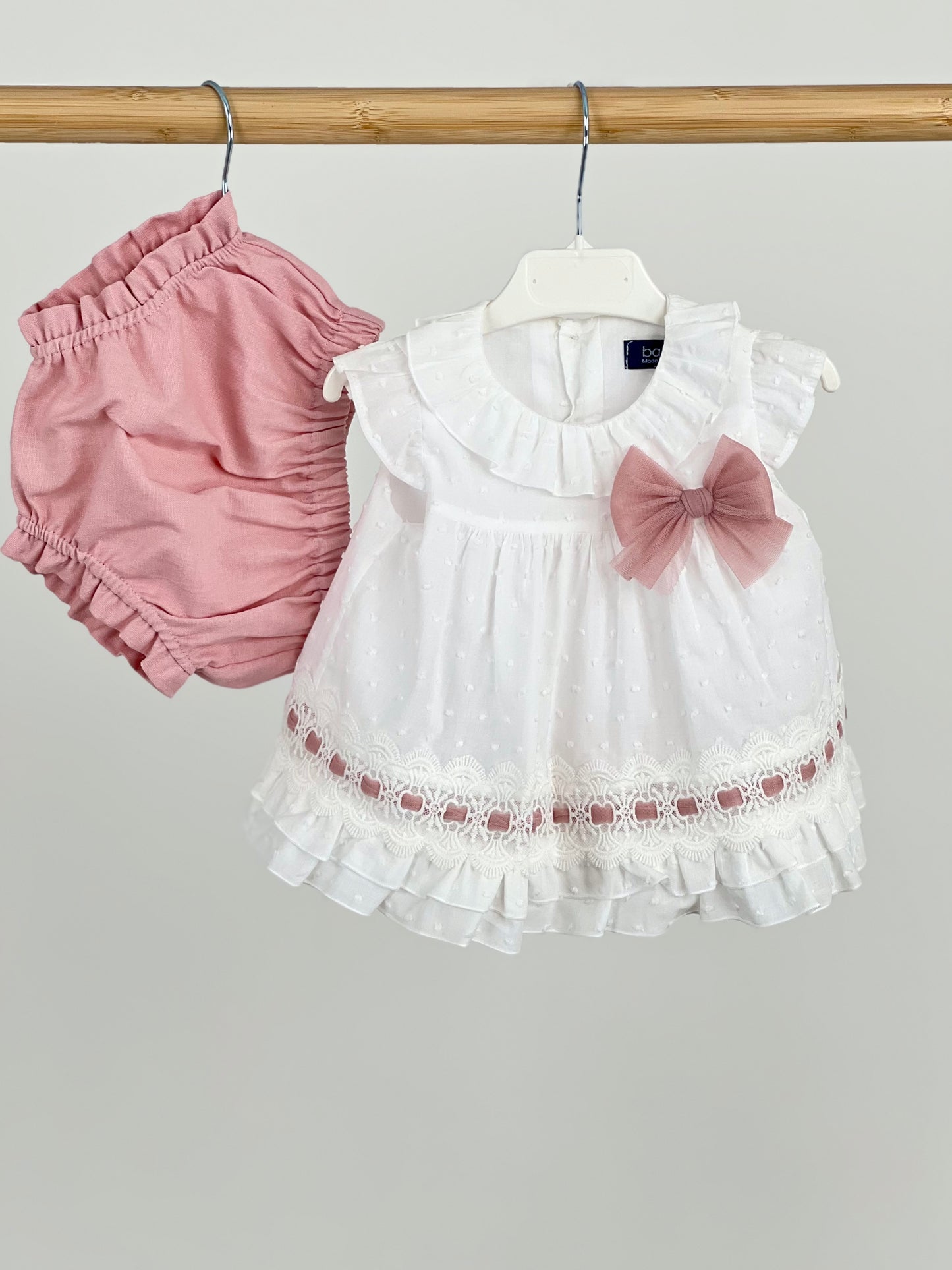 Jesusito con pasacintas - Basmarti 2025 - Frontal - Moda Infantil Chicle