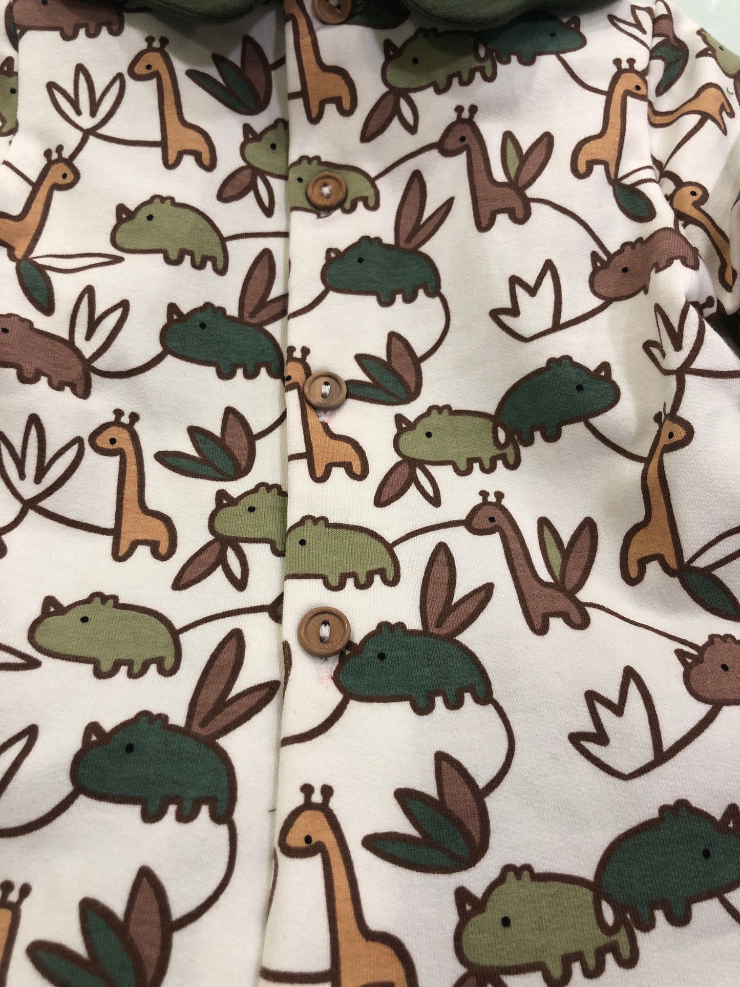 Jesusito en verdes - Basmarti invierno 2024 - Detalle 4 - Moda Infantil Chicle