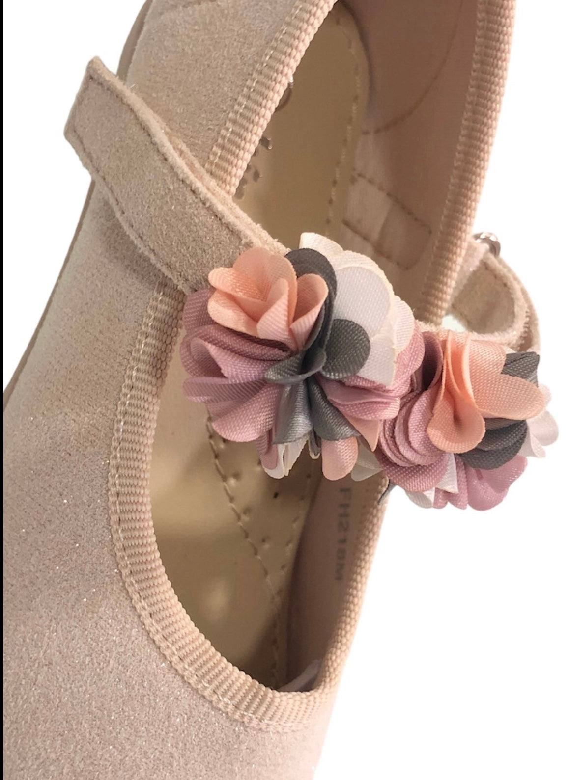 Manoletinas en beige para ceremonia - Detalle 3 - Moda Infantil Chicle