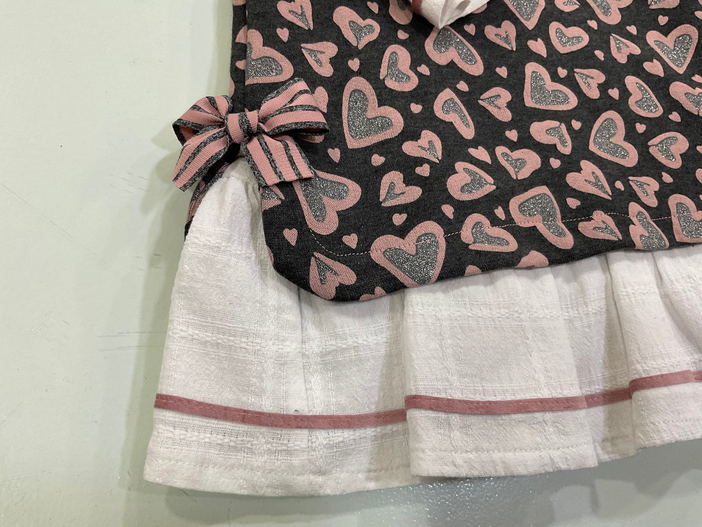 Vestido de niña corazones - Basmarti invierno 2024 - Detalle 3 - Moda Infantil Chicle