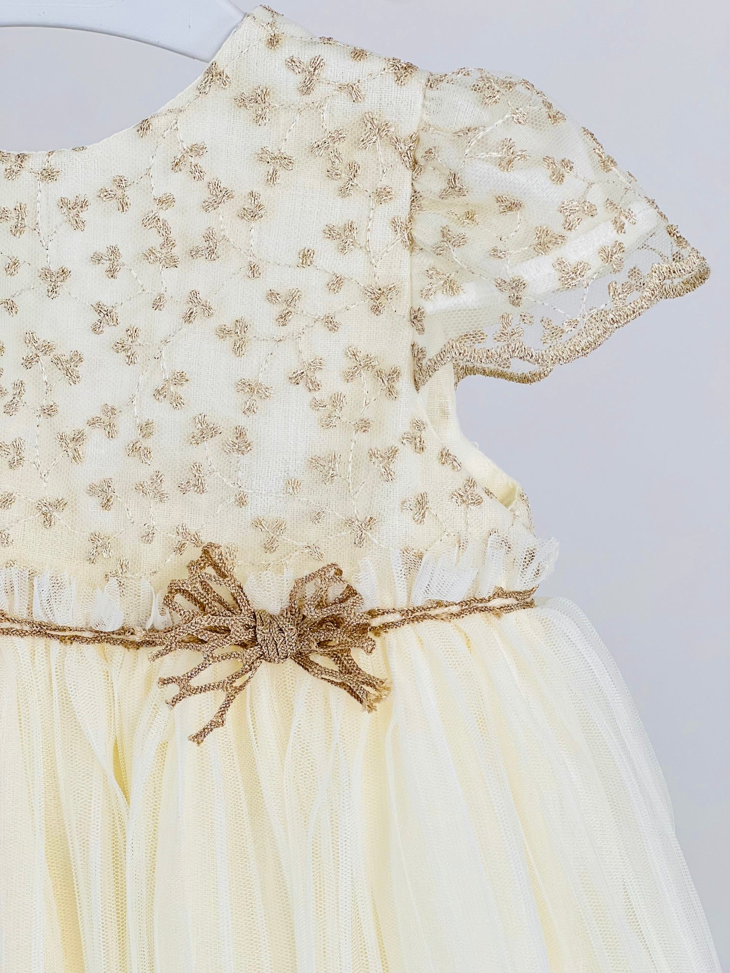Vestido niña bebé - Basmarti 2025 - Detalle 1 - Moda Infantil Chicle
