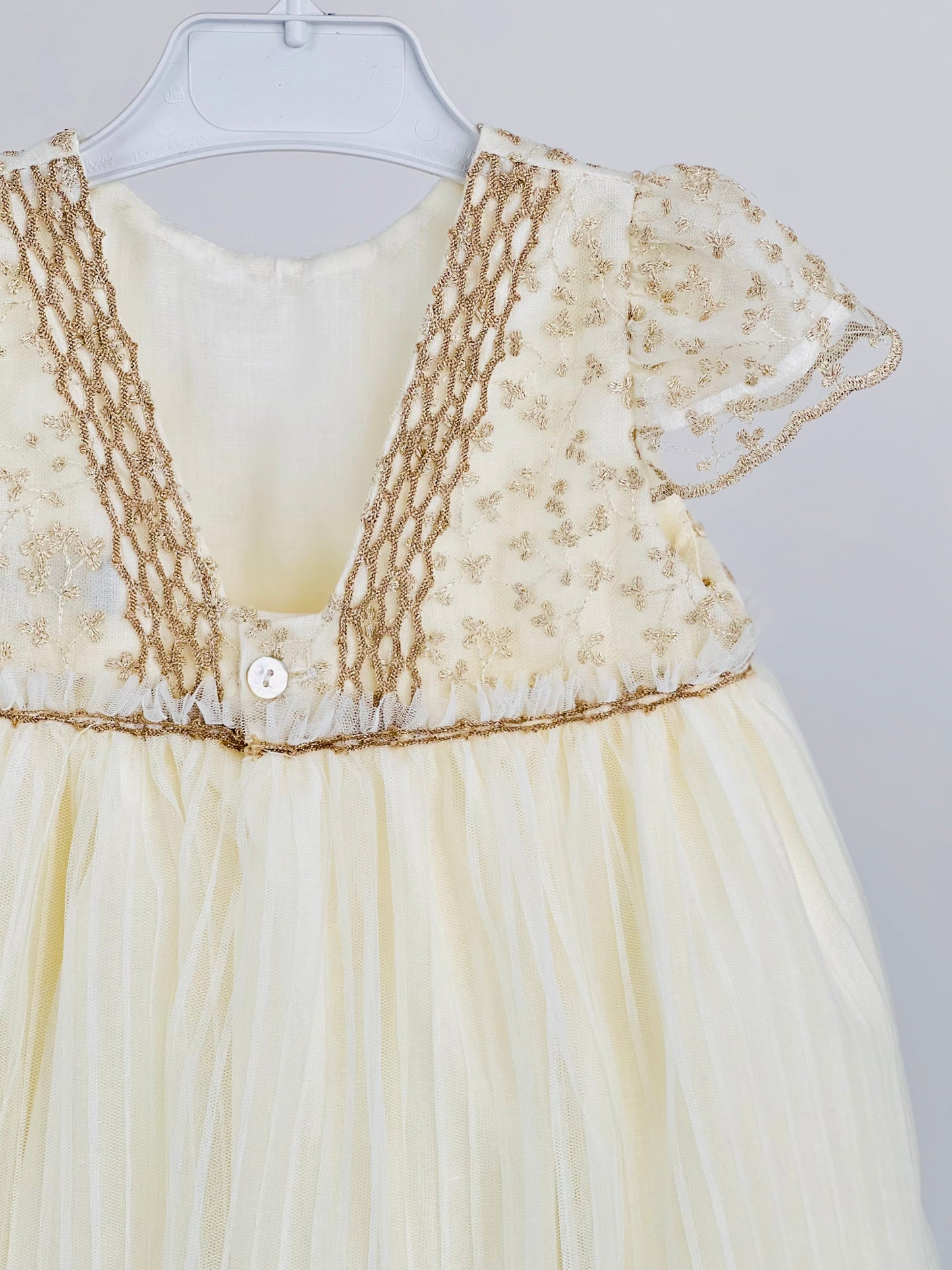 Vestido niña bebé - Basmarti 2025 - Detalle 3 - Moda Infantil Chicle