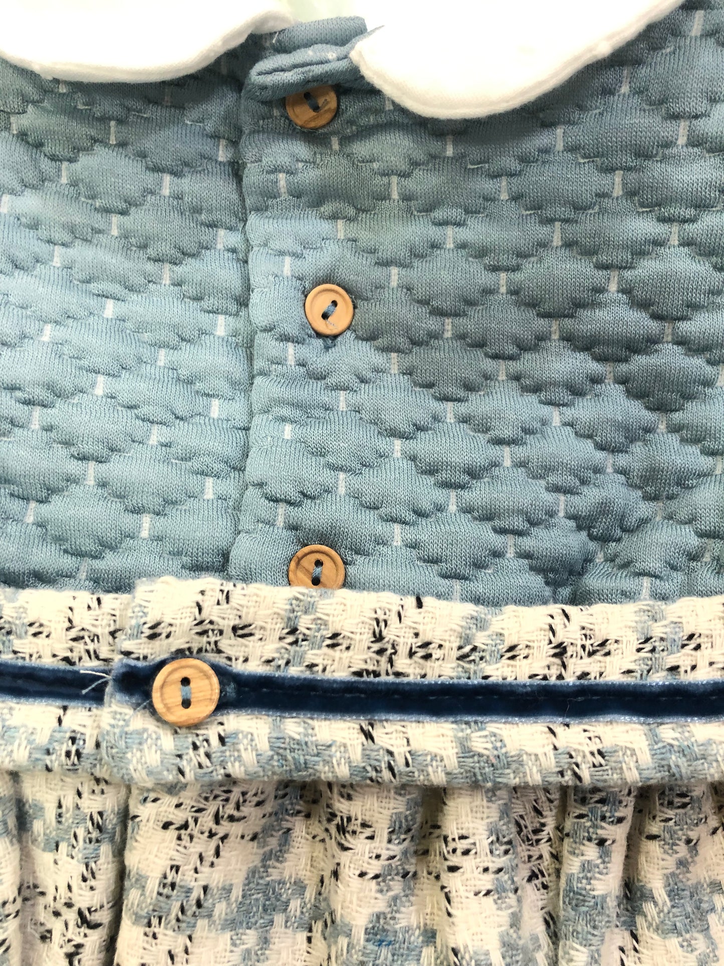 Vestido niña bebé en tonos azules - Basmarti invierno 2024 - Detalle 3 - Moda Infantil Chicle