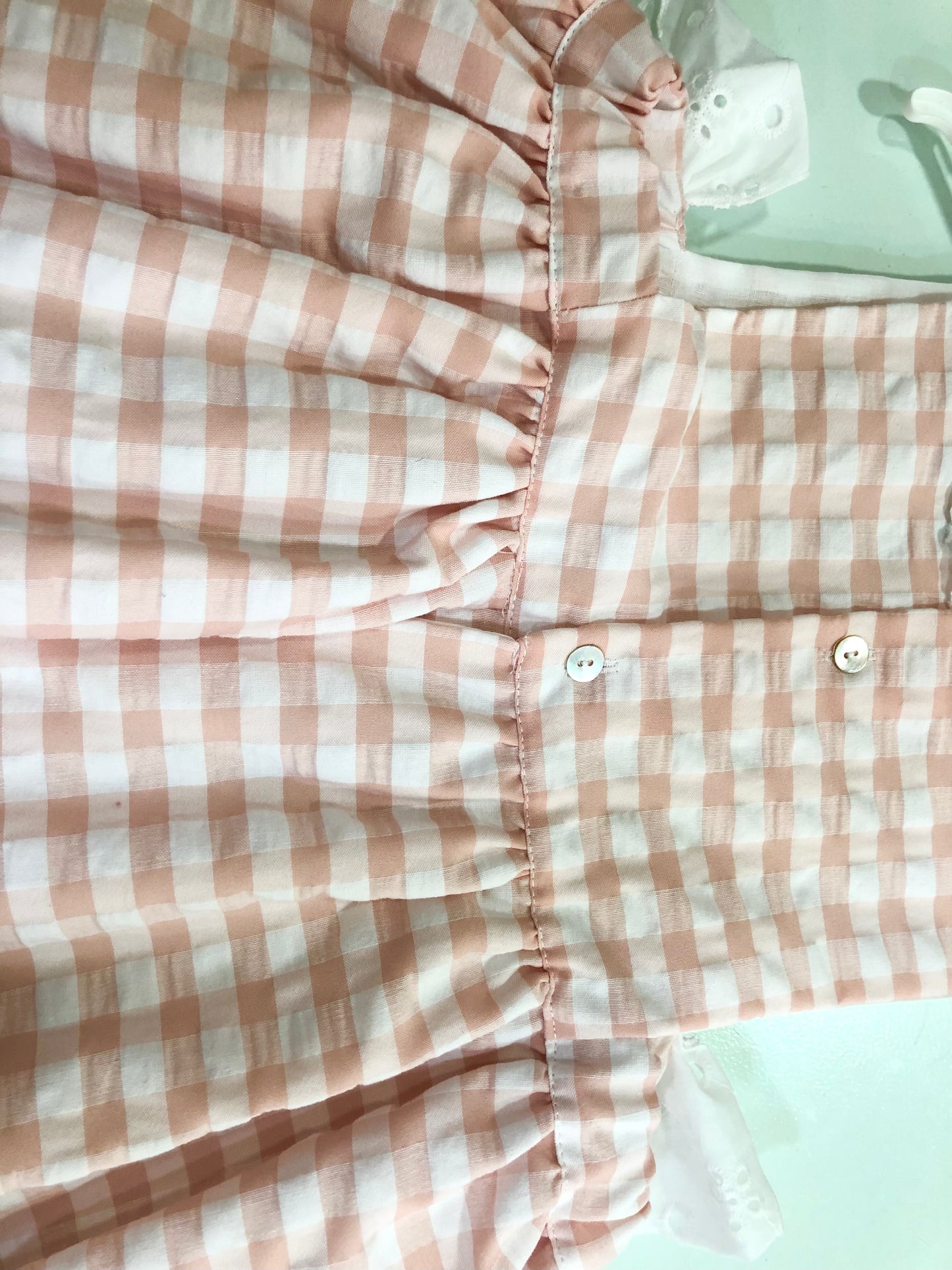 Vestido niña en rosa empolvado y blanco - Babiné verano 2023 - Detalle 4 - Moda Infantil Chicle