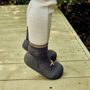 Zapatos Attipas · OOShiny Star Charcoal - Detalle 5 - Moda Infantil Chicle