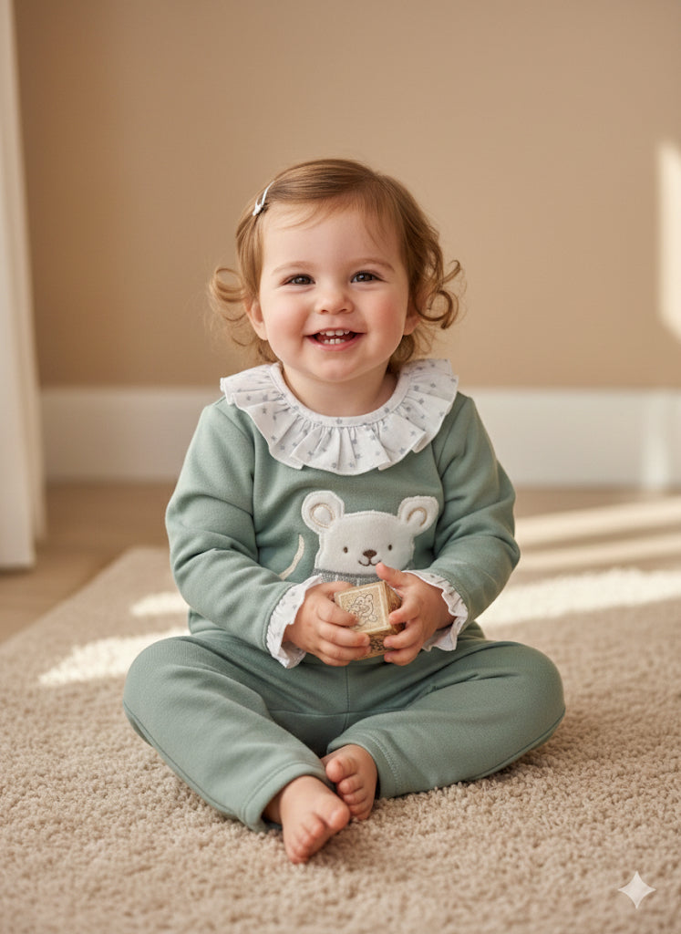 Chanda bebé en verde con ratón- Pequeños Piratas