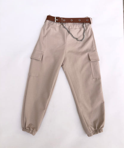 Pantalón cargo en beige