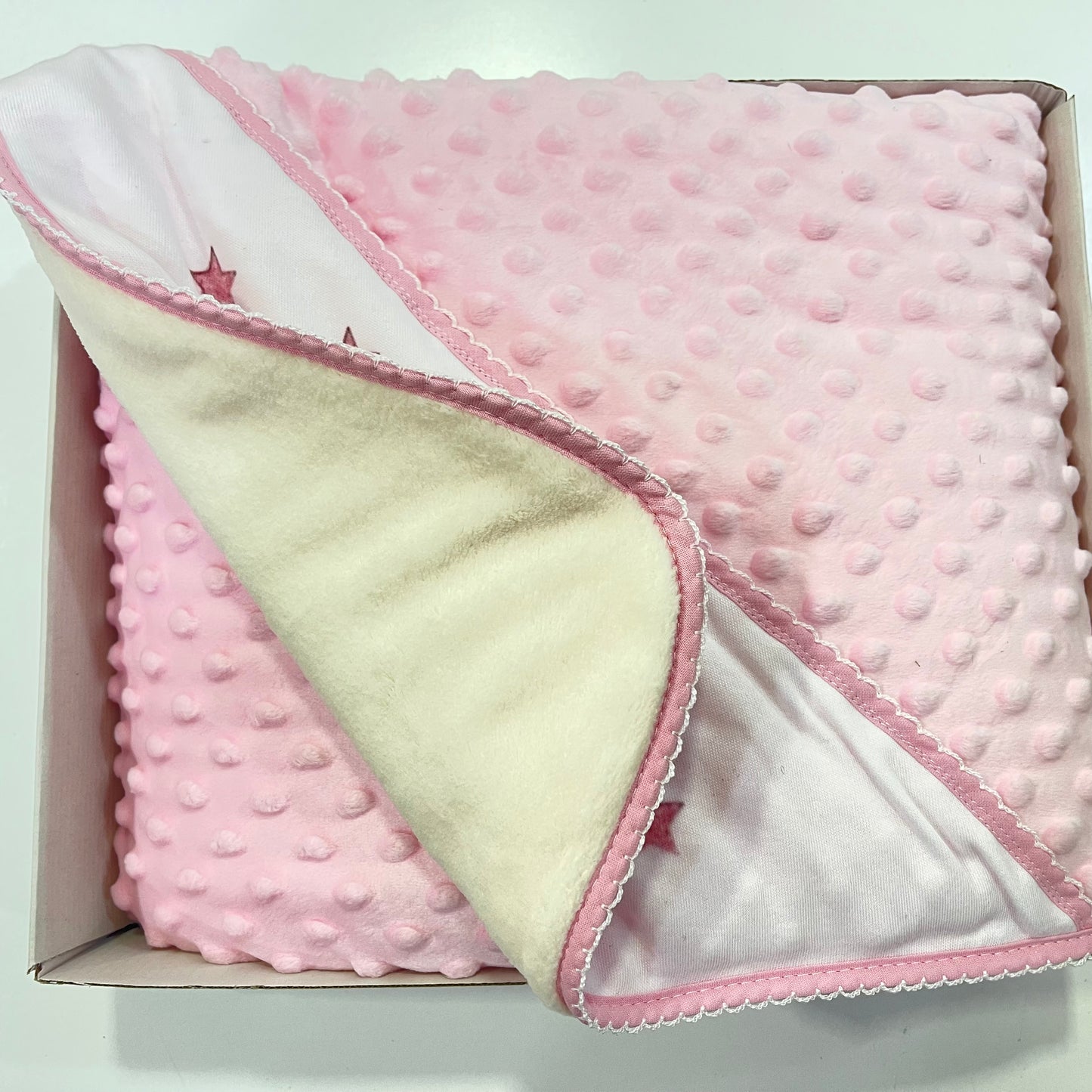 Manta Minnie de topitos en rosa