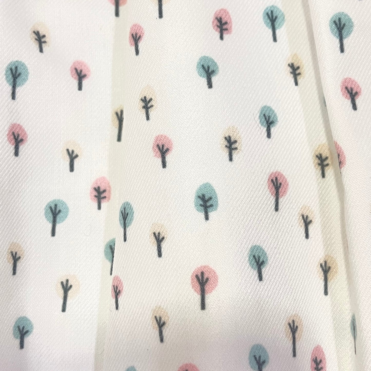 Vestido beige con estampado de árboles pastel 🌿