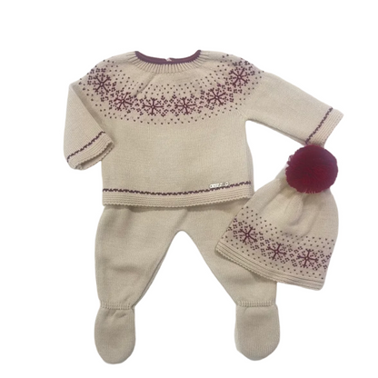 🧶 Conjunto de punto beige con detalles burdeos