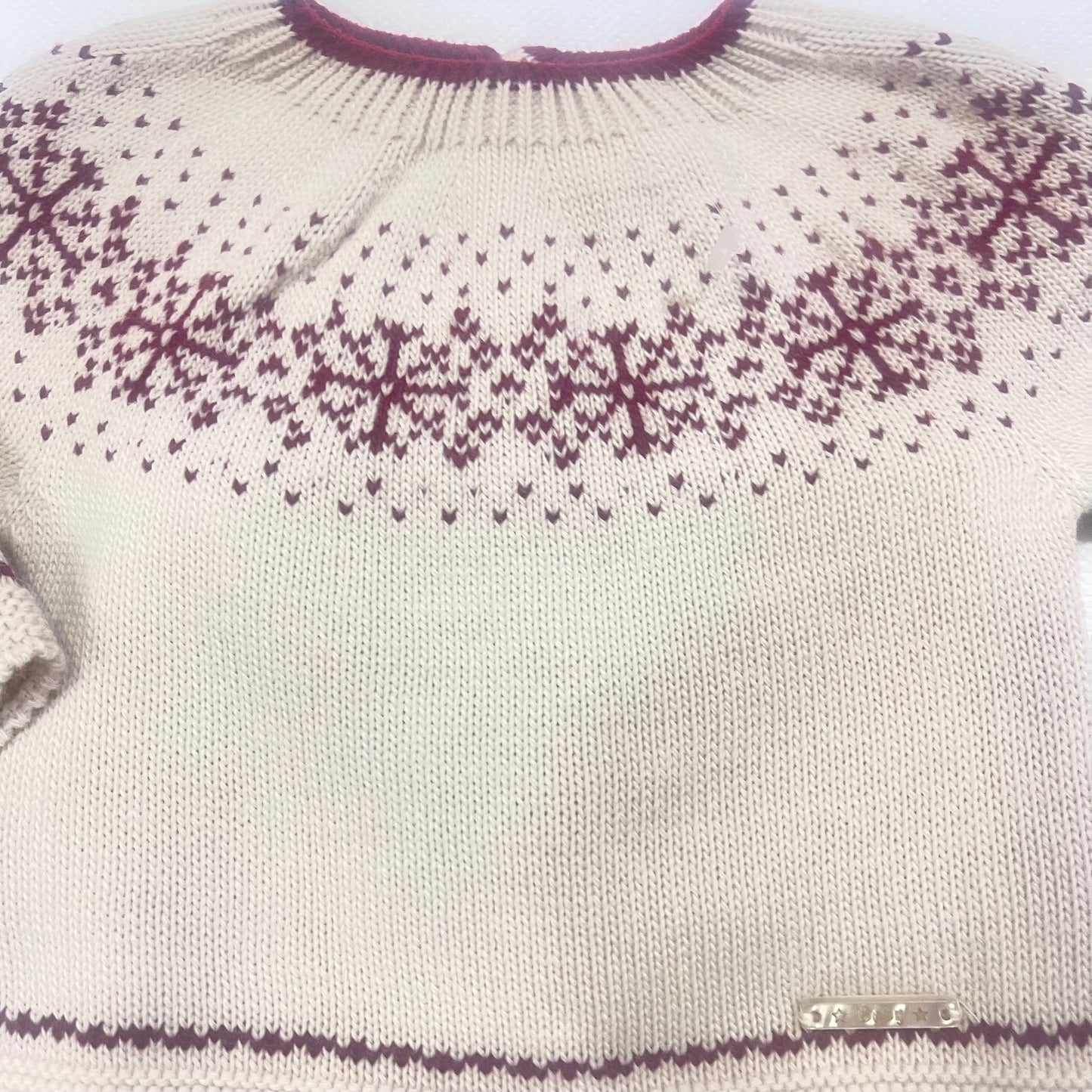 🧶 Conjunto de punto beige con detalles burdeos