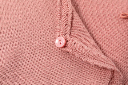 Chaqueta torera de niña en punto, de color rosa maquillaje de Newness