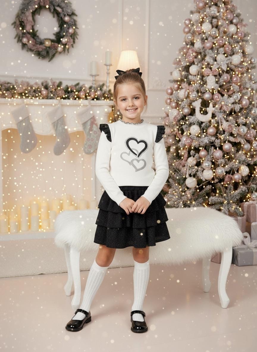 Conjunto de niña con falda de volantes.