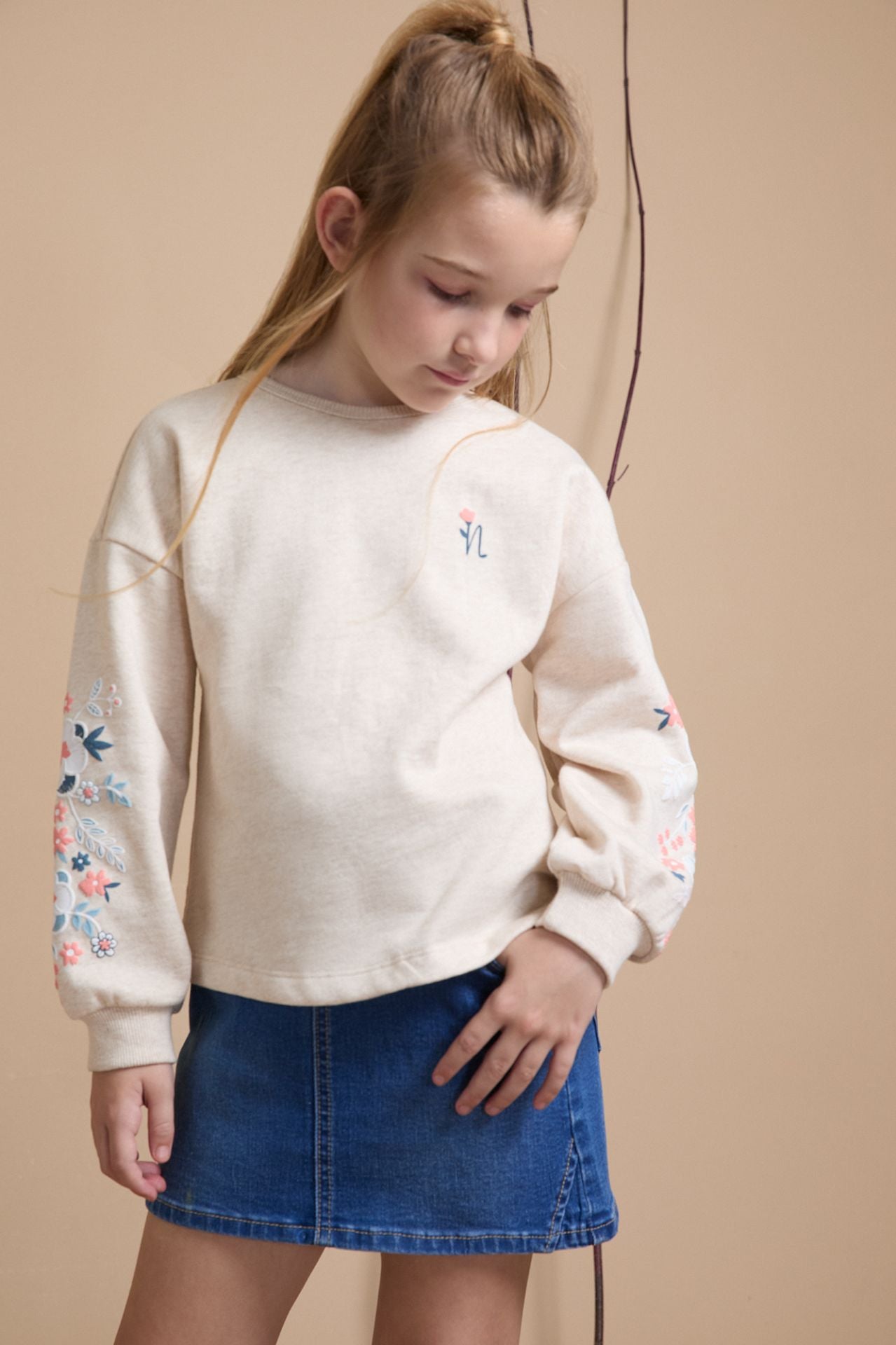 Sudadera niña con flores en manga - Newness invierno