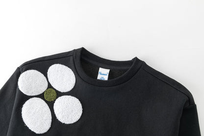 Sudadera niña con flores blancas y bordado chenile
- Newness