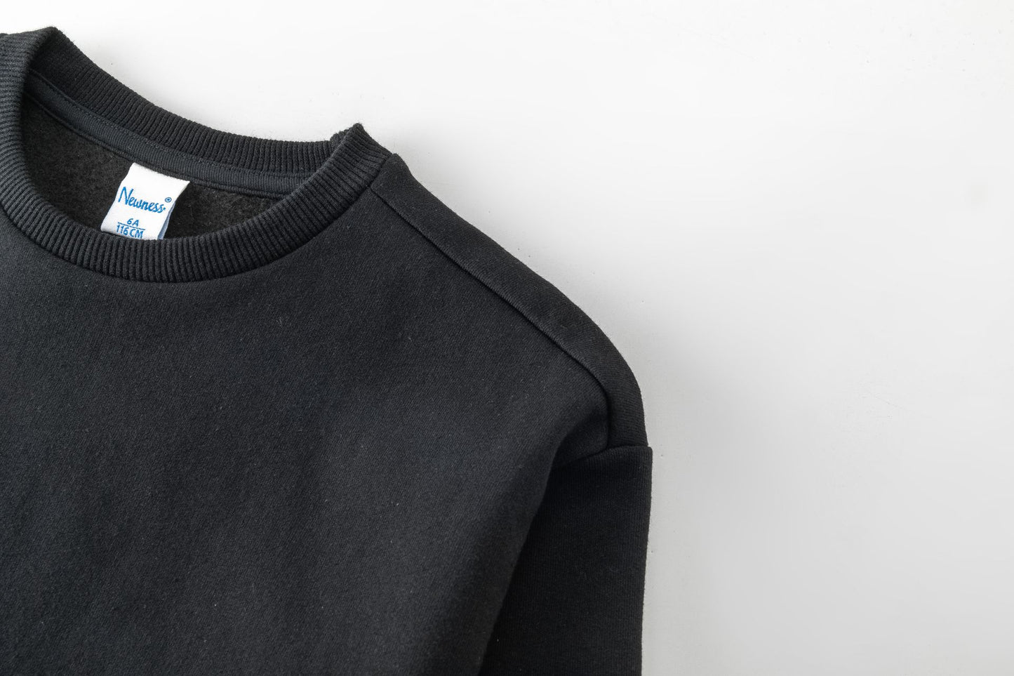 Sudadera niña con flores blancas y bordado chenile
- Newness