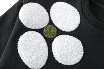 Sudadera niña con flores blancas y bordado chenile
- Newness