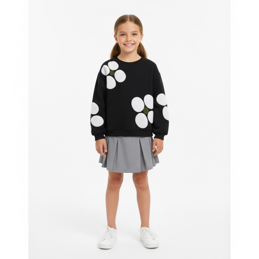 Sudadera niña con flores blancas y bordado chenile
- Newness