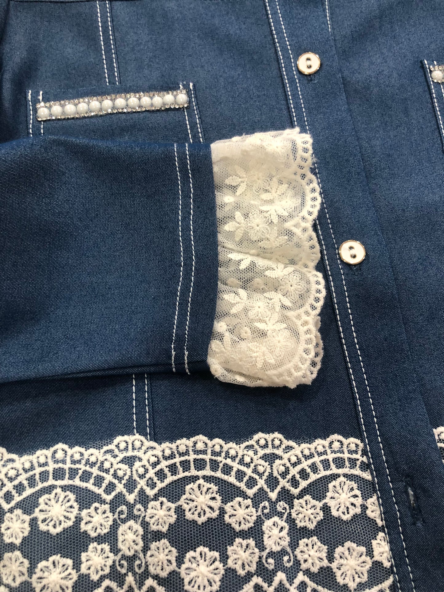 Cazadora denim color azul vaquero con puntillas - Nekenia