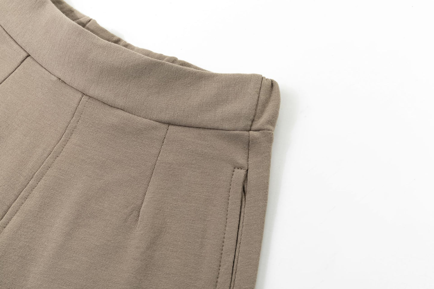 Pantalón de chandal con bolsillo en marrón - Newness