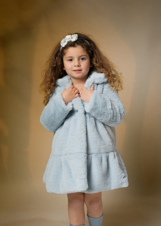 Abrigo azul de pelo para niña - Basmarti invierno 2024 - Frontal - Moda Infantil Chicle