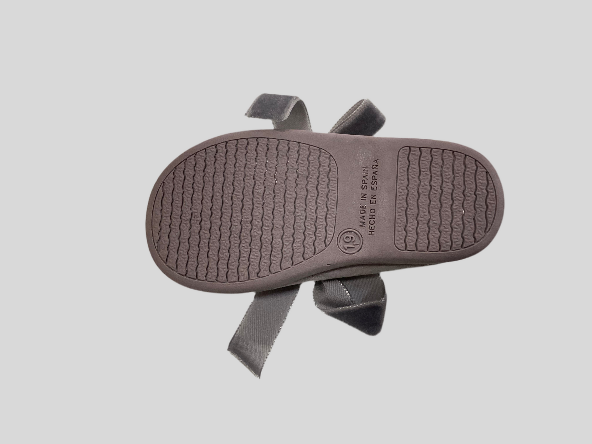 Angelito de lazo, terciopelo picado corazón gris medio - Tokolate - Detalle 2 - Moda Infantil Chicle