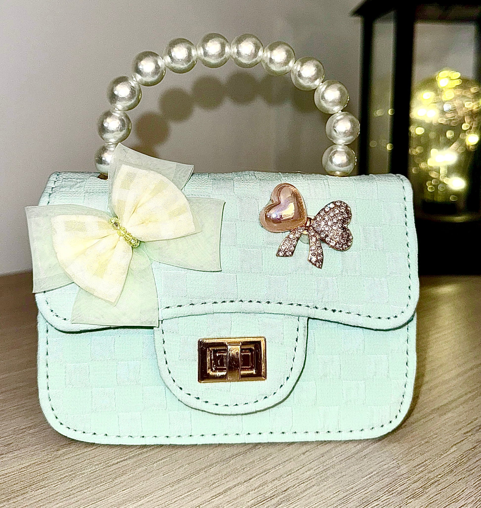 Bolso de niña en color verde. - Detalle 1 - Moda Infantil Chicle