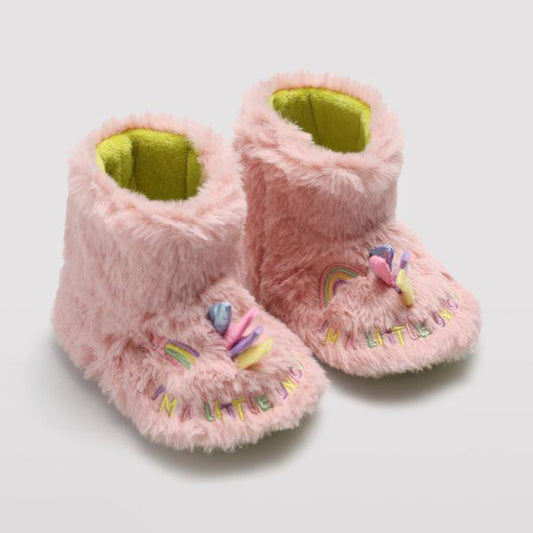 Botas de estar por casa en rosa - Isabel Mora 2024 - Frontal - Moda Infantil Chicle