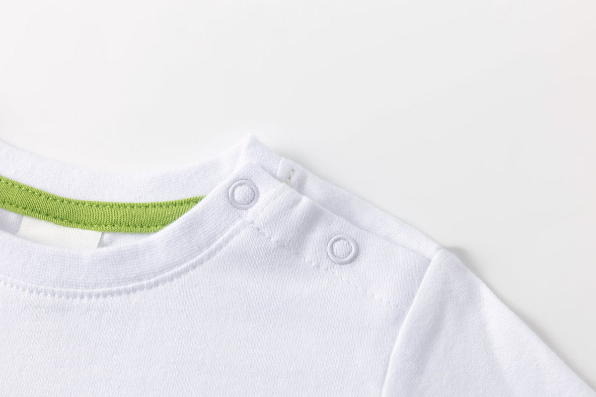 Camiseta beb� blanca con robot en pistacho - Newness invierno 2024 - Detalle 3 - Moda Infantil Chicle