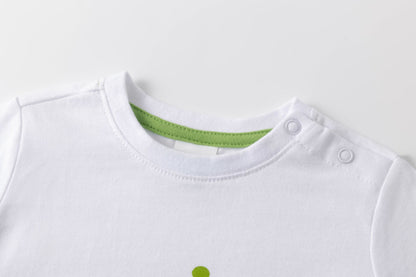 Camiseta bebé blanca con robot en pistacho - Newness invierno 2024 - Detalle 2 - Moda Infantil Chicle