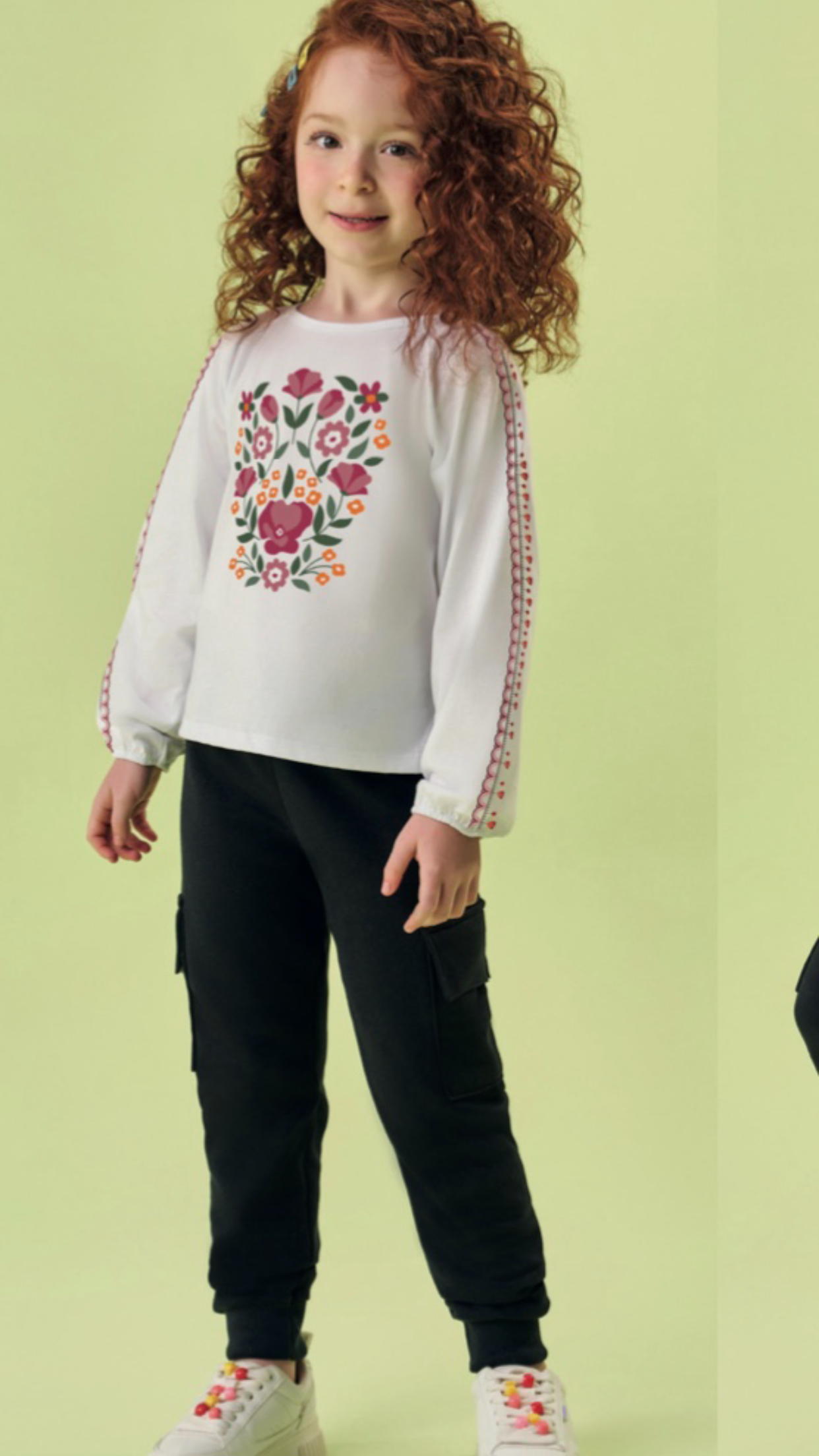 Camiseta beige con bonita estampación - Kyly invierno 2024 - Detalle 1 - Moda Infantil Chicle