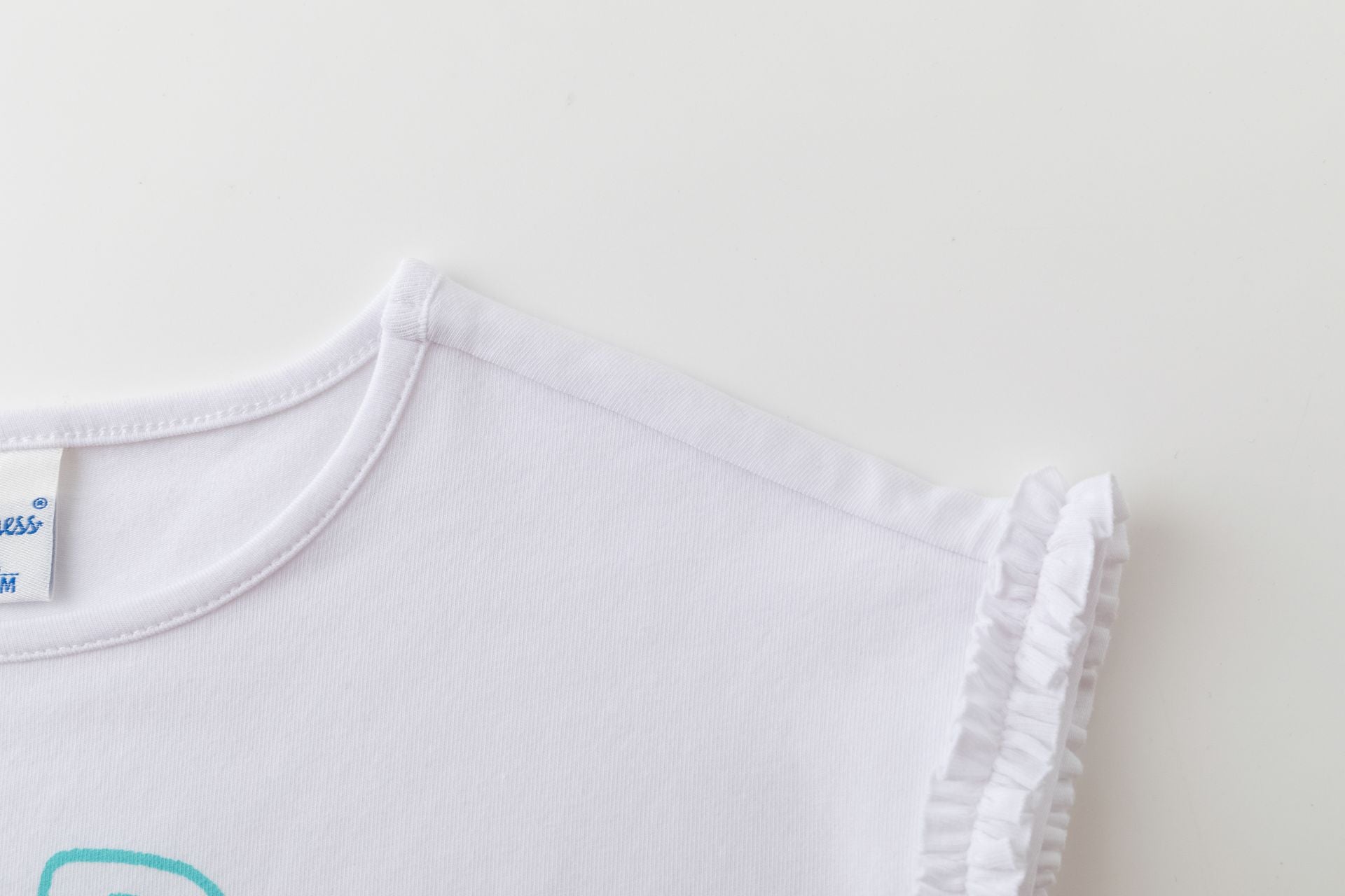 Camiseta de niña con estampado - Newness 2024 - Detalle 3 - Moda Infantil Chicle