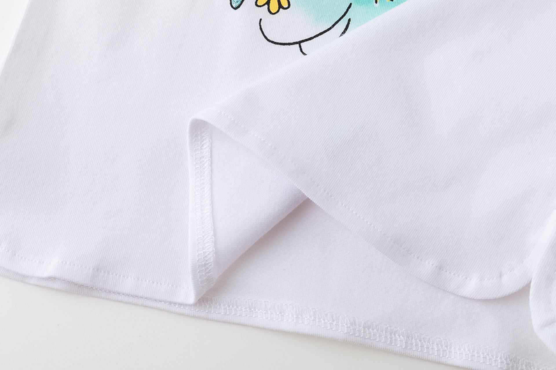 Camiseta de niña con estampado - Newness 2024 - Detalle 6 - Moda Infantil Chicle