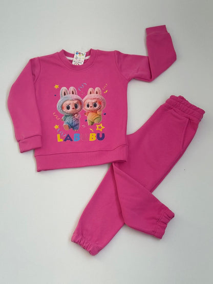 Chandal de Labubu en fucsia - Pronta moda - Detalle 1 - Moda Infantil Chicle